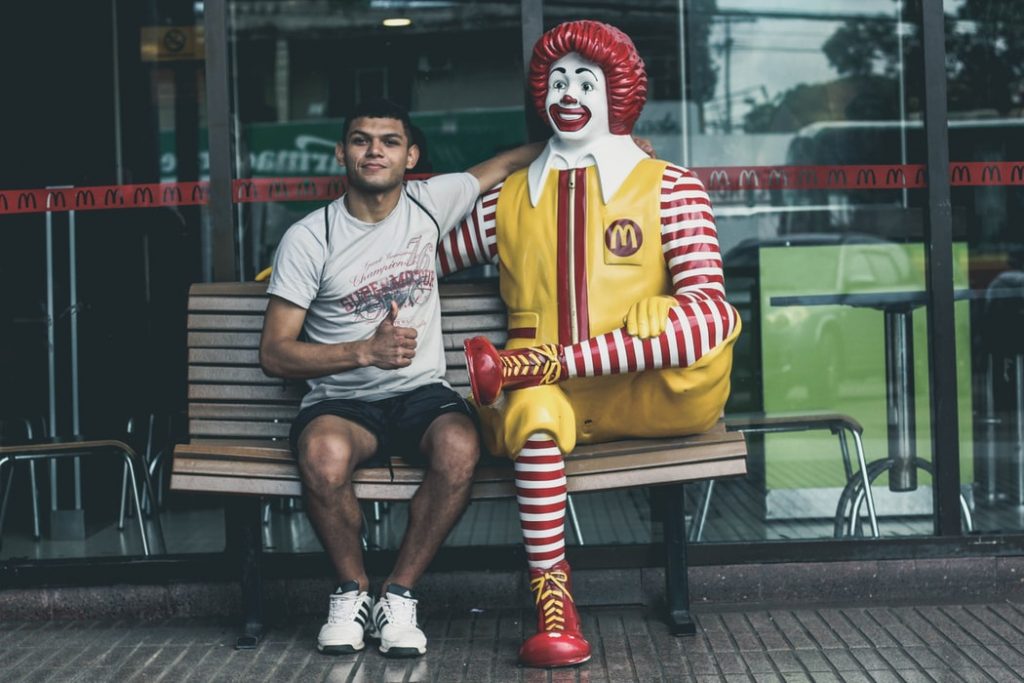 Odkryj definicję Customer Experience i dowiedz się, jakie są najlepsze przykłady jej skutecznego zastosowania